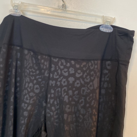 Bebe Sport cheetah black  BURNOUT VELVET LEGGING criss cross side leg 3X - Picture 3 of 11